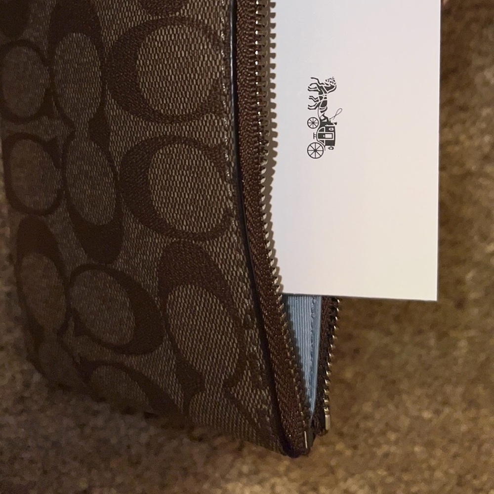 Coach  wristlet - Picture 3 of 4